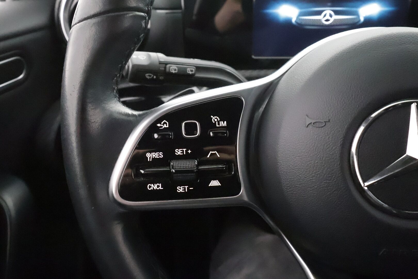 Mercedes-Benz A 2021 180 A Business Style - | Distronic | LED | P.kamera | Sporttipenkit | Lohkolämmitin | Puolinahat | Navi |