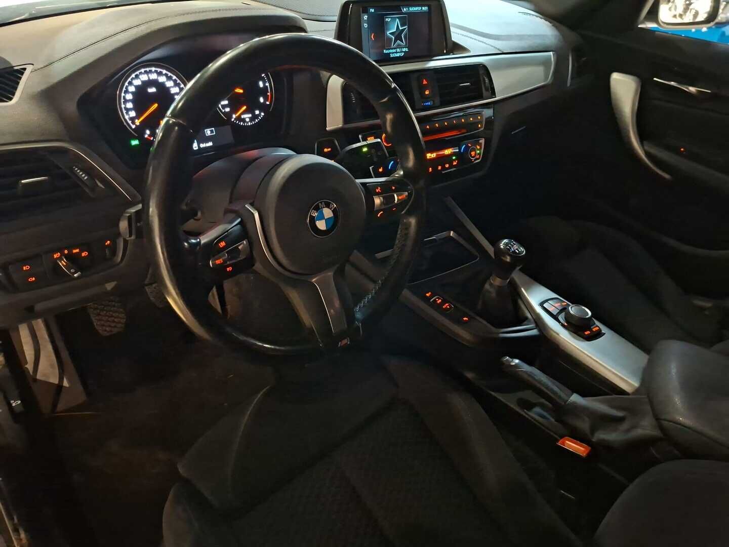 BMW 118 2018 F20 Hatchback 118d xDrive Business M Sport - Upea neliveto manuaali tykki! | Taloudellinen | LCI2 | Black panel | Tutkat eteen ja taakse | Lohko+sisäpistoke | Vakkari 