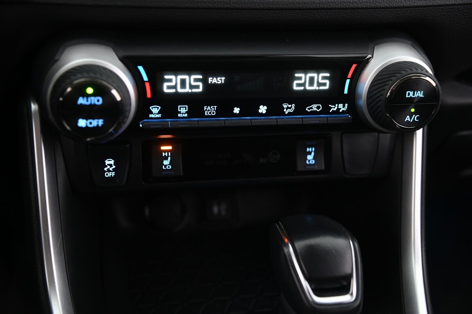 Toyota RAV4 2019 2,5 Hybrid AWD-i Active *ACC / Koukku / Kamera / LED* -  2x alut ja hyvät renkaat / 03/2026 akusto tarkastettu ja huollettu Merkkiliikkeessä / Tuulilasi juuri vaihdettu