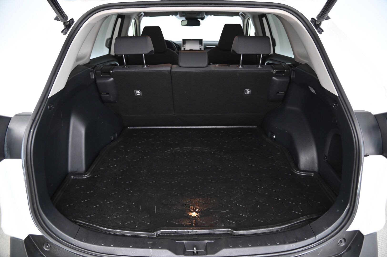 Toyota RAV4 2019 2,5 Hybrid AWD-i Active *ACC / Koukku / Kamera / LED* -  2x alut ja hyvät renkaat / 03/2026 akusto tarkastettu ja huollettu Merkkiliikkeessä / Tuulilasi juuri vaihdettu