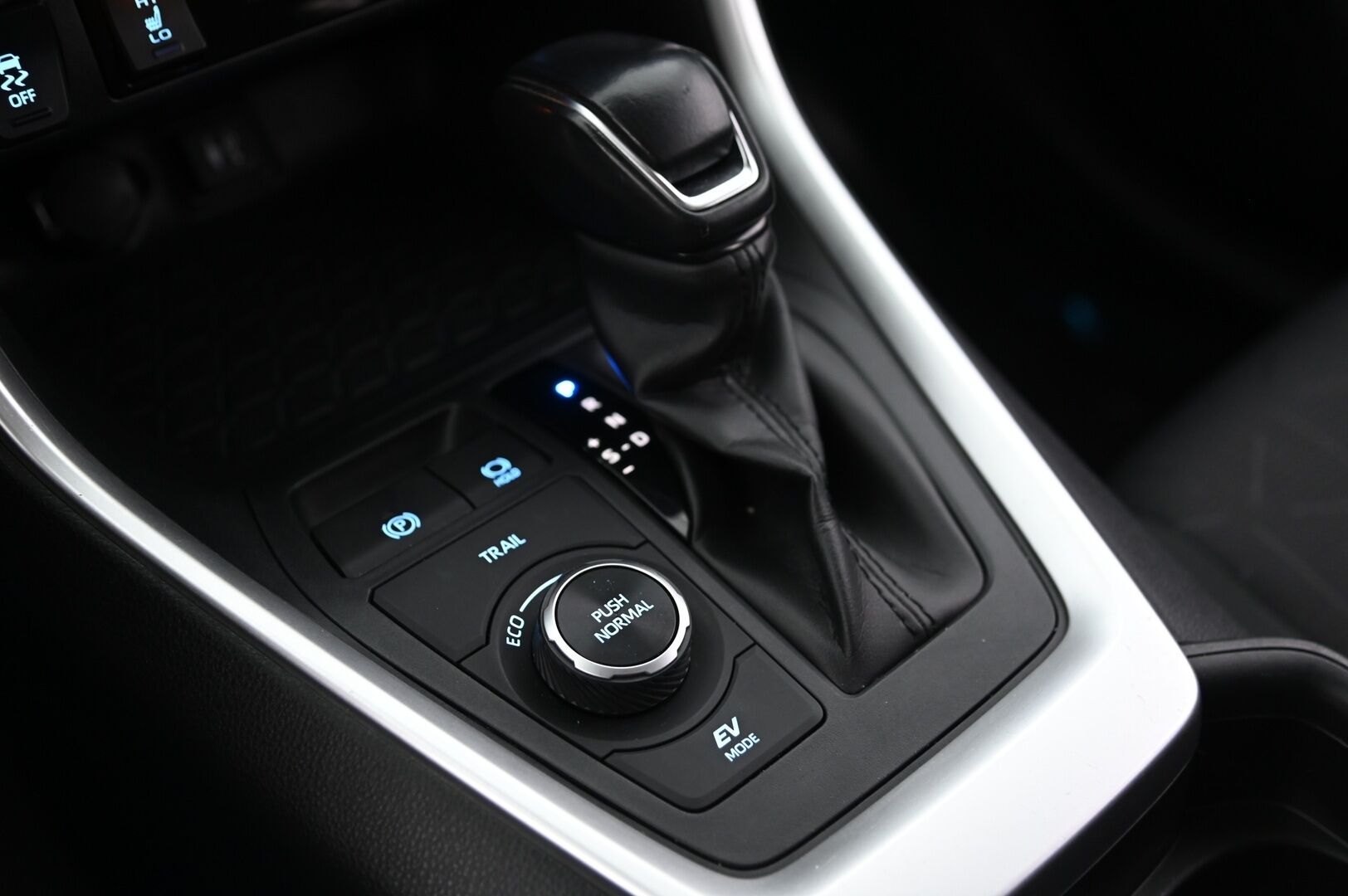 Toyota RAV4 2019 2,5 Hybrid AWD-i Active *ACC / Koukku / Kamera / LED* -  2x alut ja hyvät renkaat / 03/2026 akusto tarkastettu ja huollettu Merkkiliikkeessä / Tuulilasi juuri vaihdettu