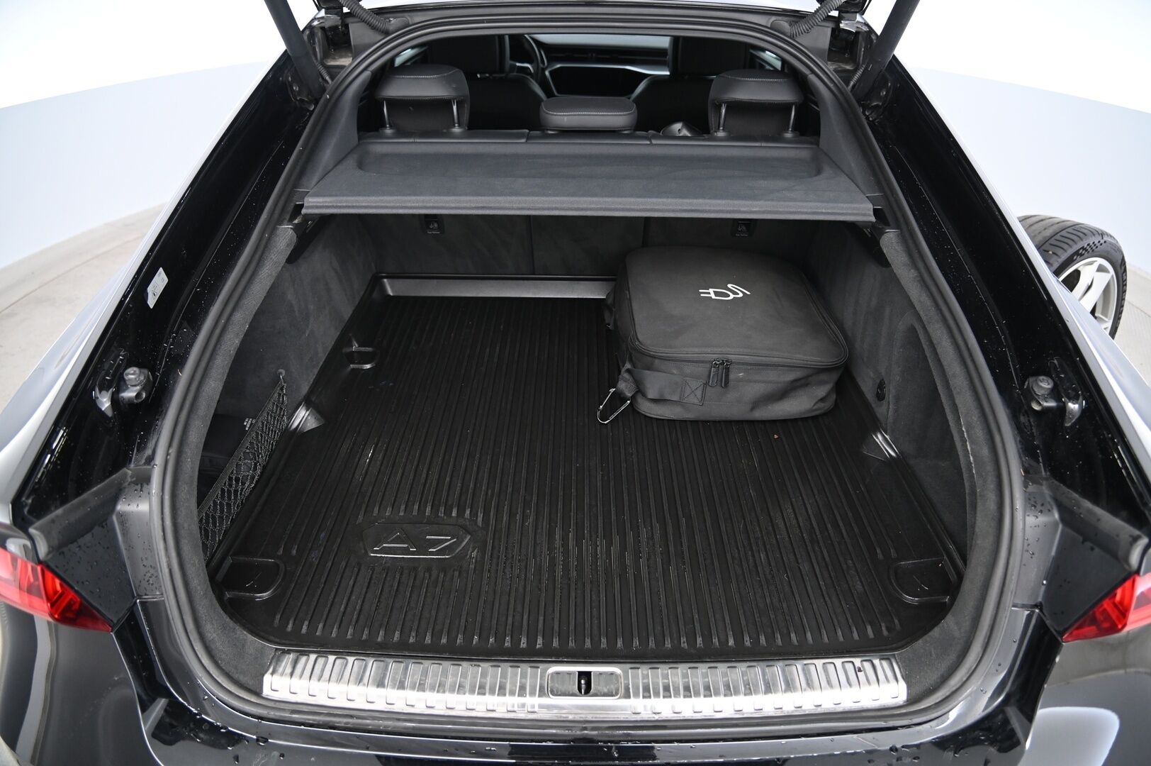 Audi A7 2021 14.1 kwh Business Sport 50 TFSI e quattro S-Line  *Suomi-Auto / S-Line / ACC / Bang & Olufsen / Digimittaristo / Audi Pre Sense* - *Juuri saapunut! / Matrix-LED / Navi / Ambient Light / P-Kamera / Tutkat / Kessy / Audi Smartphone Interface / Urheiluistuimet / 2X Renkaat*