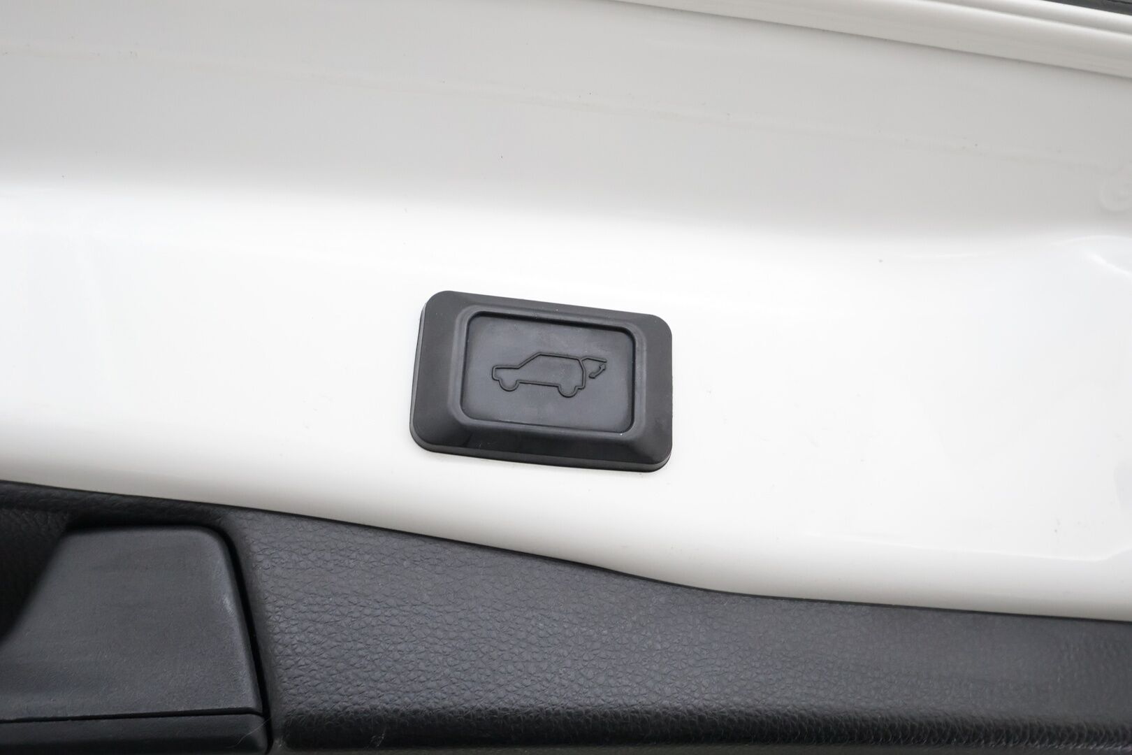 Toyota RAV4 2021 2,5 Hybrid AWD-i Premium - | ACC | JBL | 360° | Ilmastoidut nahat | Muistipenkki | Navi | LTA | BSM | P.kamera | Keyless | Lämm. ratti | Apple & Android | 2x renkaat aluin |