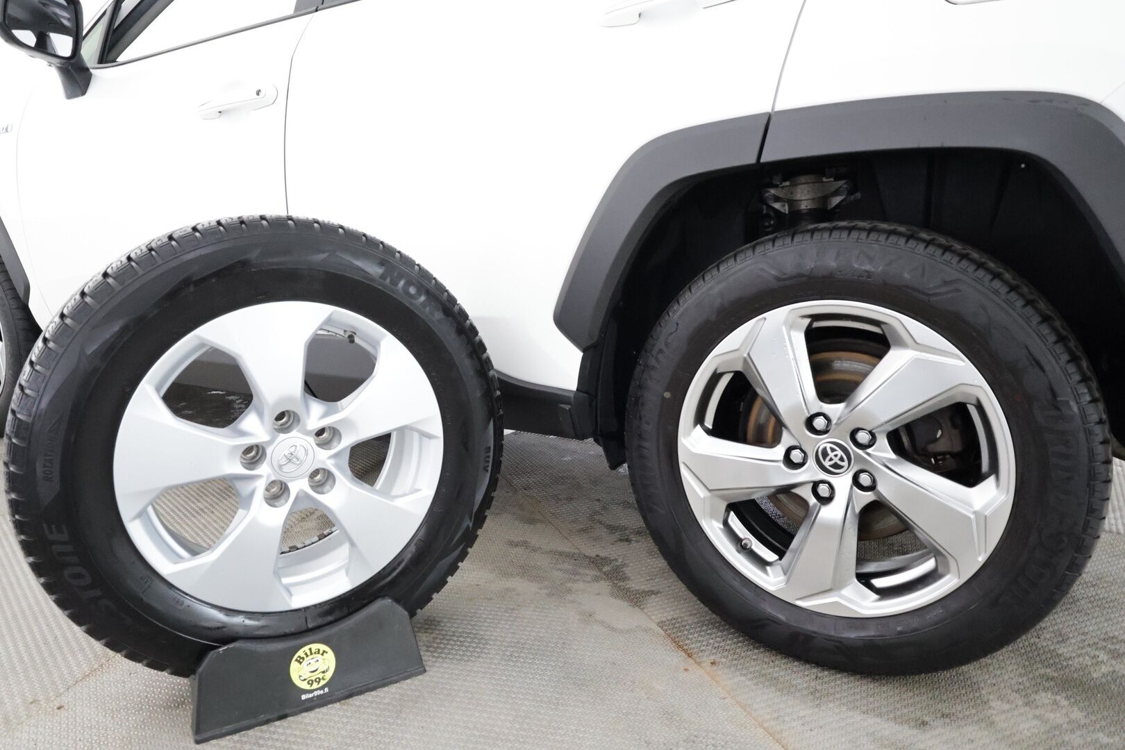 Toyota RAV4 2021 2,5 Hybrid AWD-i Premium - | ACC | JBL | 360° | Ilmastoidut nahat | Muistipenkki | Navi | LTA | BSM | P.kamera | Keyless | Lämm. ratti | Apple & Android | 2x renkaat aluin |