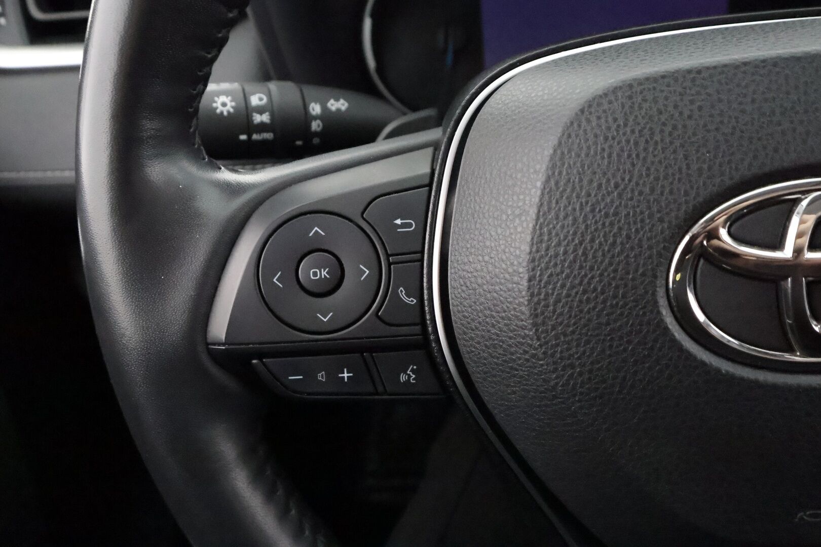 Toyota RAV4 2021 2,5 Hybrid AWD-i Premium - | ACC | JBL | 360° | Ilmastoidut nahat | Muistipenkki | Navi | LTA | BSM | P.kamera | Keyless | Lämm. ratti | Apple & Android | 2x renkaat aluin |
