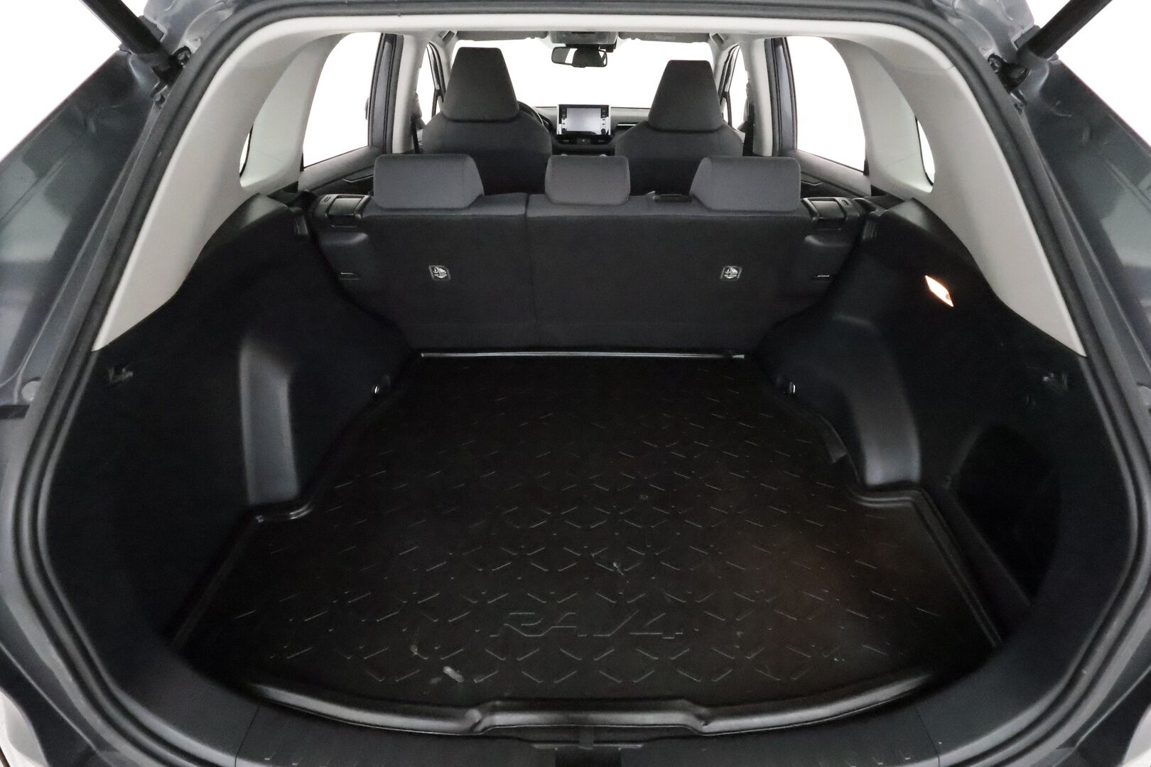 Toyota RAV4 2020 2,0 VVT-iE AWD Business Multidrive S **Adapt.vakkari / Webasto / Navi / Koukku / LED / KeylessGo / P.kamera** - 3,99 % KORKOTARJOUS TÄHÄN AUTOON 31.8. ASTI! - Suomi-auto / Kahdet renkaat aluvanteilla / Merkkihuollettu / Ratin lämmitin / Tuulilasin lämmitin
