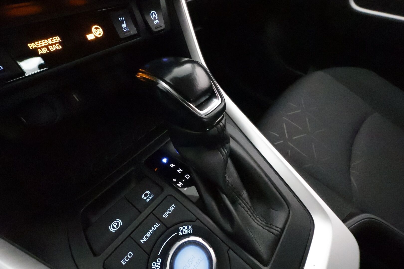 Toyota RAV4 2020 2,0 VVT-iE AWD Business Multidrive S **Adapt.vakkari / Webasto / Navi / Koukku / LED / KeylessGo / P.kamera** - 3,99 % KORKOTARJOUS TÄHÄN AUTOON 31.8. ASTI! - Suomi-auto / Kahdet renkaat aluvanteilla / Merkkihuollettu / Ratin lämmitin / Tuulilasin lämmitin
