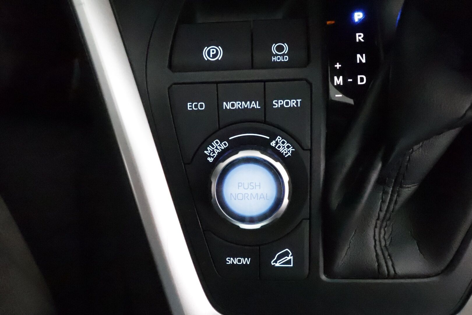 Toyota RAV4 2020 2,0 VVT-iE AWD Business Multidrive S **Adapt.vakkari / Webasto / Navi / Koukku / LED / KeylessGo / P.kamera** - 3,99 % KORKOTARJOUS TÄHÄN AUTOON 31.8. ASTI! - Suomi-auto / Kahdet renkaat aluvanteilla / Merkkihuollettu / Ratin lämmitin / Tuulilasin lämmitin