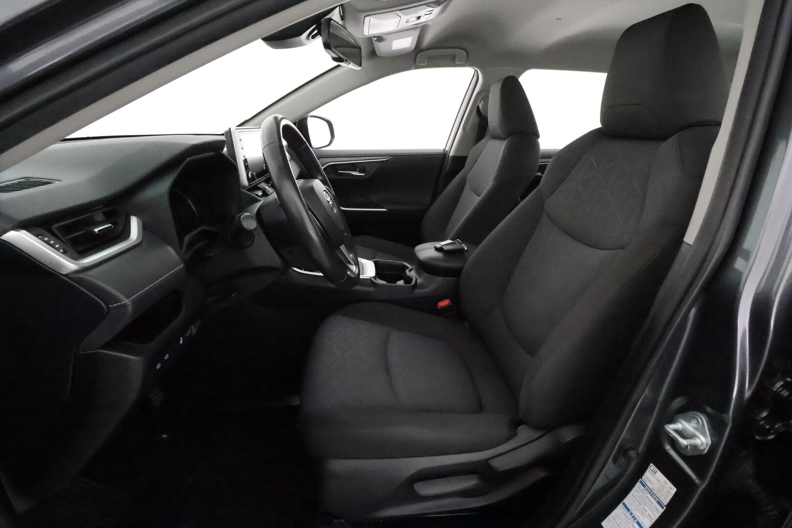Toyota RAV4 2020 2,0 VVT-iE AWD Business Multidrive S **Adapt.vakkari / Webasto / Navi / Koukku / LED / KeylessGo / P.kamera** - 3,99 % KORKOTARJOUS TÄHÄN AUTOON 31.8. ASTI! - Suomi-auto / Kahdet renkaat aluvanteilla / Merkkihuollettu / Ratin lämmitin / Tuulilasin lämmitin