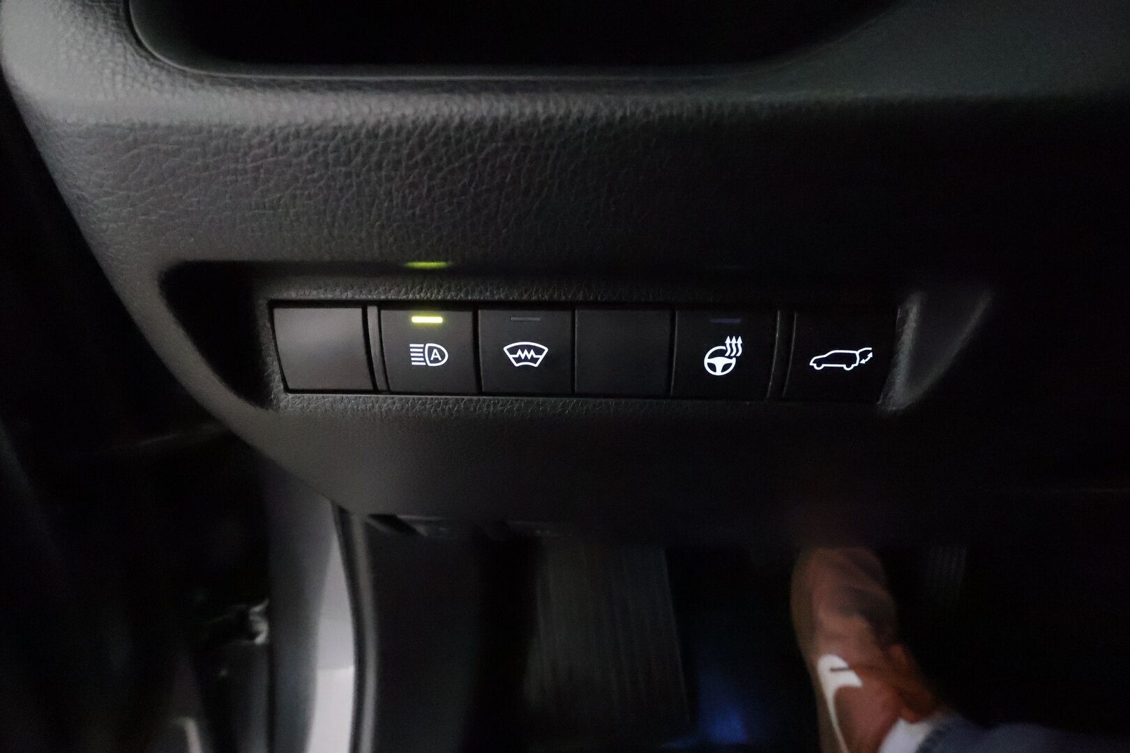 Toyota RAV4 2020 2,0 VVT-iE AWD Business Multidrive S **Adapt.vakkari / Webasto / Navi / Koukku / LED / KeylessGo / P.kamera** - 3,99 % KORKOTARJOUS TÄHÄN AUTOON 31.8. ASTI! - Suomi-auto / Kahdet renkaat aluvanteilla / Merkkihuollettu / Ratin lämmitin / Tuulilasin lämmitin