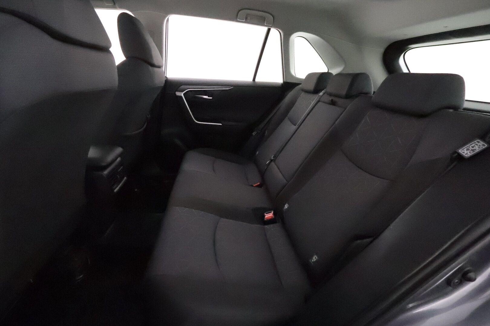 Toyota RAV4 2020 2,0 VVT-iE AWD Business Multidrive S **Adapt.vakkari / Webasto / Navi / Koukku / LED / KeylessGo / P.kamera** - 3,99 % KORKOTARJOUS TÄHÄN AUTOON 31.8. ASTI! - Suomi-auto / Kahdet renkaat aluvanteilla / Merkkihuollettu / Ratin lämmitin / Tuulilasin lämmitin