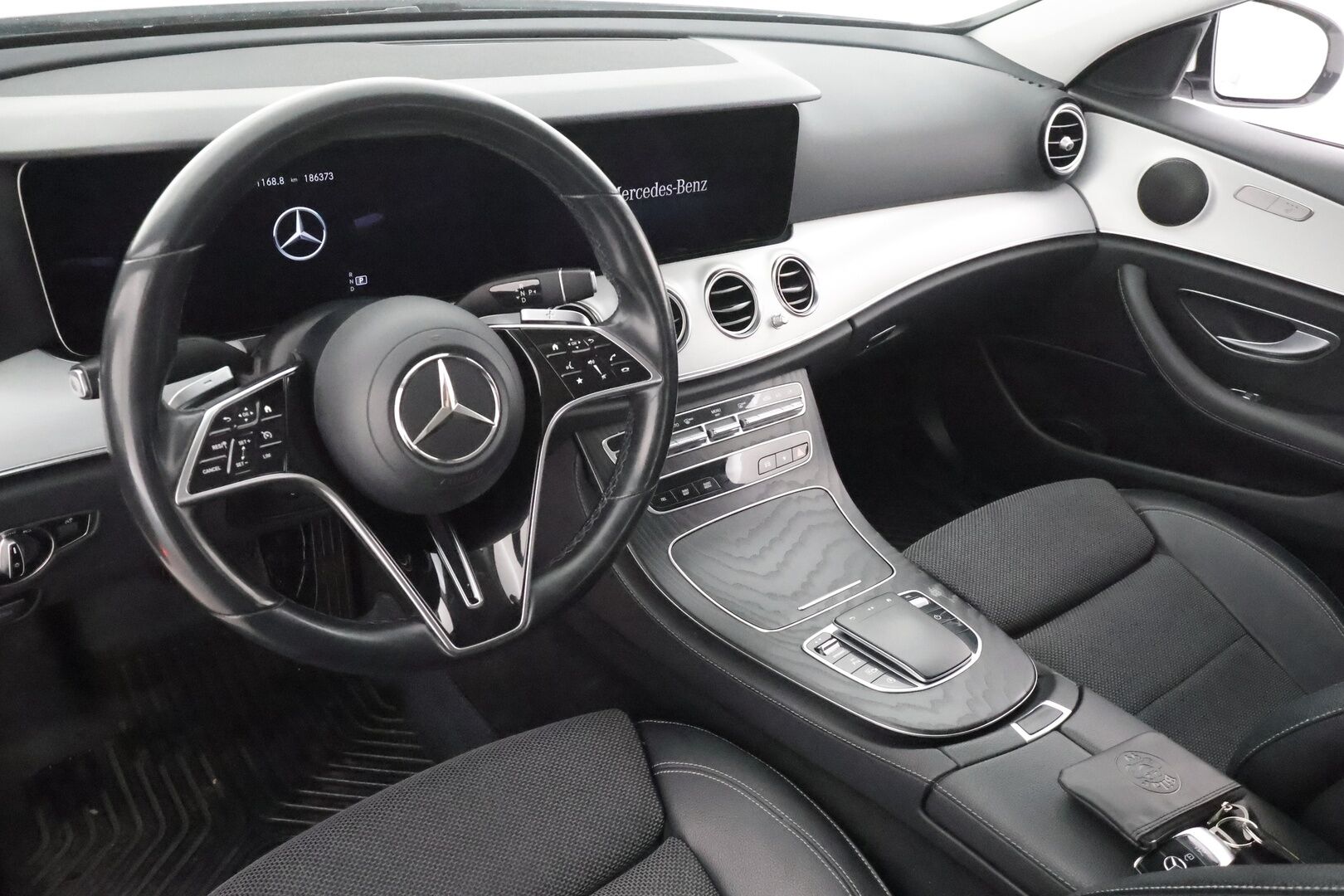 Mercedes-Benz E 2021 220 d A Business Avantgarde - | Webasto | LED | P.kamera | Widescreen | Navi | Katveavustin | Sportpenkit | Suomi-auto | Kahdet renkaat aluvanteilla |