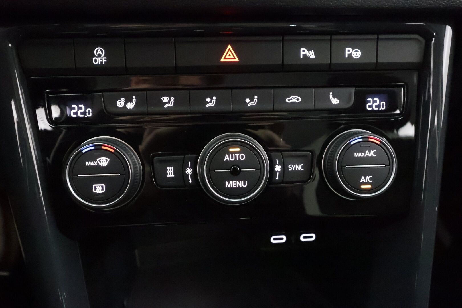 Volkswagen T-Roc 2021 Sport 1,5 TSI EVO 110 kW DSG  * ACC / P.kamera / LED / Webasto / KeylessGo / Sähköluukku / Digimittaristo * - 1.Om Suomi-auto / Kahdet renkaat aluvanteilla