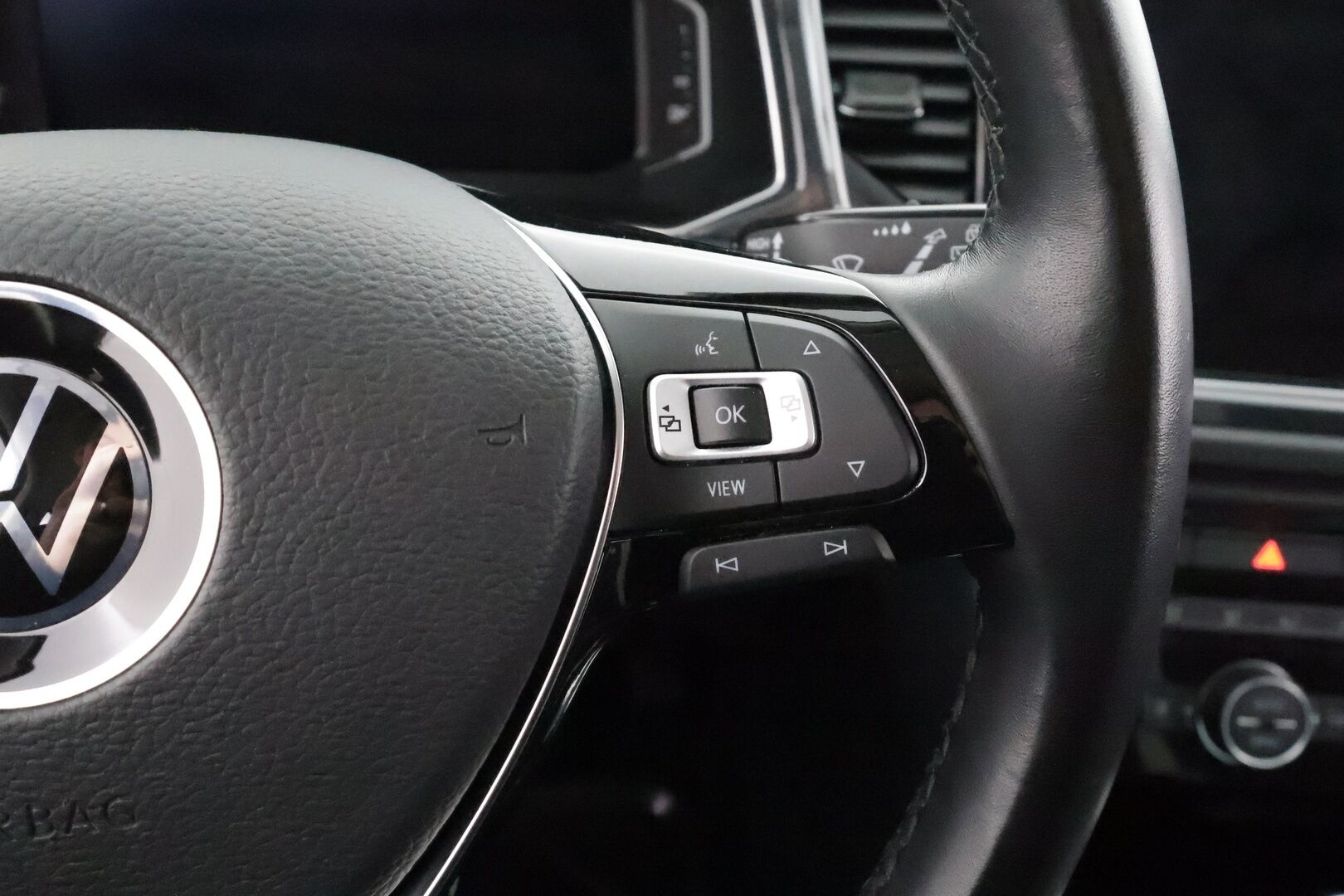 Volkswagen T-Roc 2021 Sport 1,5 TSI EVO 110 kW DSG  * ACC / P.kamera / LED / Webasto / KeylessGo / Sähköluukku / Digimittaristo * - 1.Om Suomi-auto / Kahdet renkaat aluvanteilla