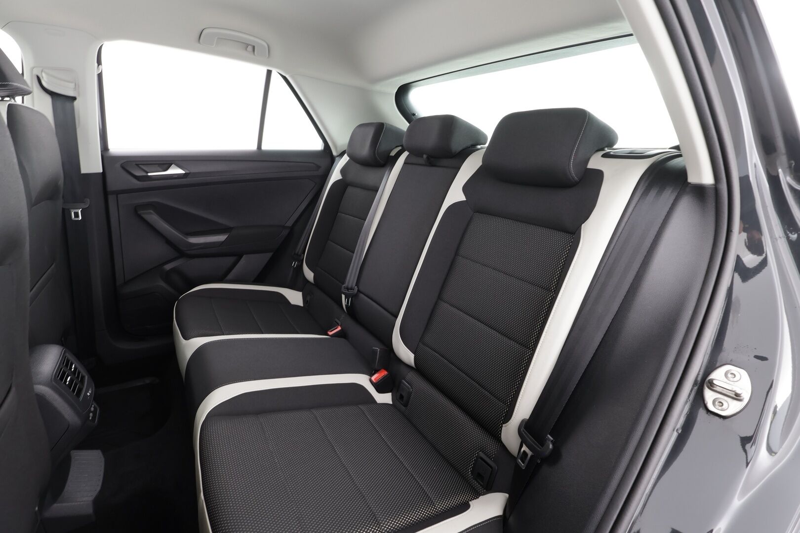 Volkswagen T-Roc 2021 Sport 1,5 TSI EVO 110 kW DSG  * ACC / P.kamera / LED / Webasto / KeylessGo / Sähköluukku / Digimittaristo * - 1.Om Suomi-auto / Kahdet renkaat aluvanteilla