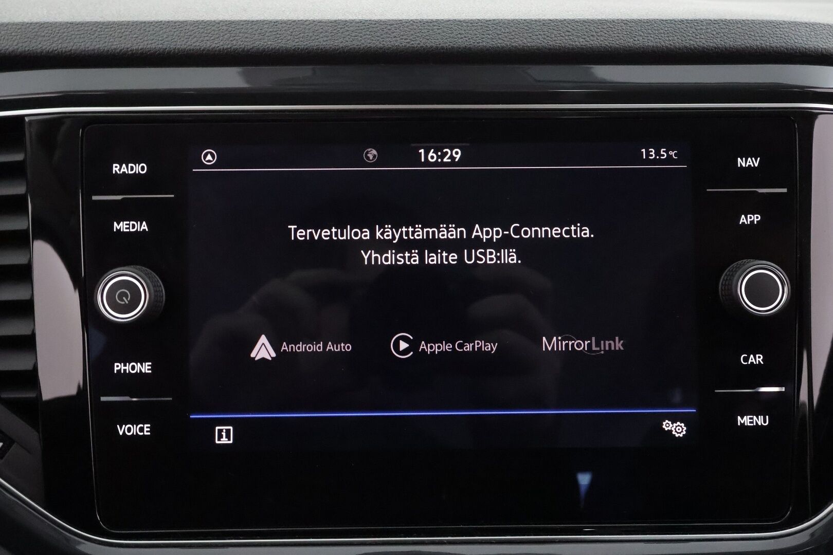 Volkswagen T-Roc 2021 Sport 1,5 TSI EVO 110 kW DSG  * ACC / P.kamera / LED / Webasto / KeylessGo / Sähköluukku / Digimittaristo * - 1.Om Suomi-auto / Kahdet renkaat aluvanteilla