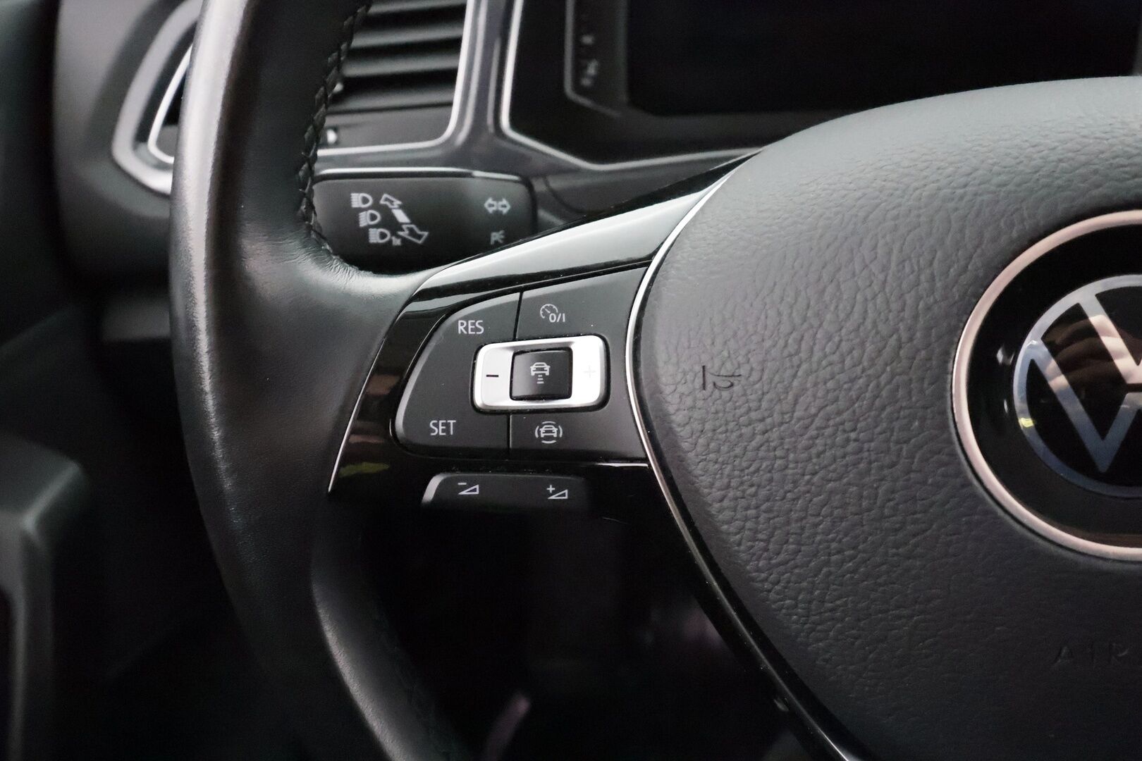 Volkswagen T-Roc 2021 Sport 1,5 TSI EVO 110 kW DSG  * ACC / P.kamera / LED / Webasto / KeylessGo / Sähköluukku / Digimittaristo * - 1.Om Suomi-auto / Kahdet renkaat aluvanteilla