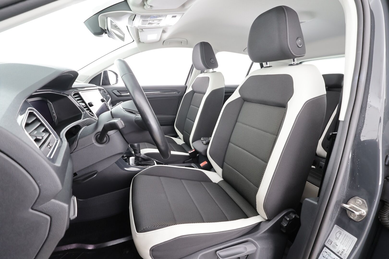 Volkswagen T-Roc 2021 Sport 1,5 TSI EVO 110 kW DSG  * ACC / P.kamera / LED / Webasto / KeylessGo / Sähköluukku / Digimittaristo * - 1.Om Suomi-auto / Kahdet renkaat aluvanteilla