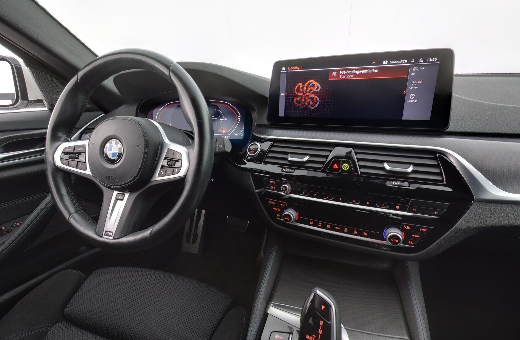 BMW 520 2021 G31 M-Sport A xDrive - 3,99 % KORKOTARJOUS TÄHÄN AUTOON 31.8. ASTI! - Suomi-auto / Webasto / Harman&Kardon / 360° Kamera / Sporttipenkit