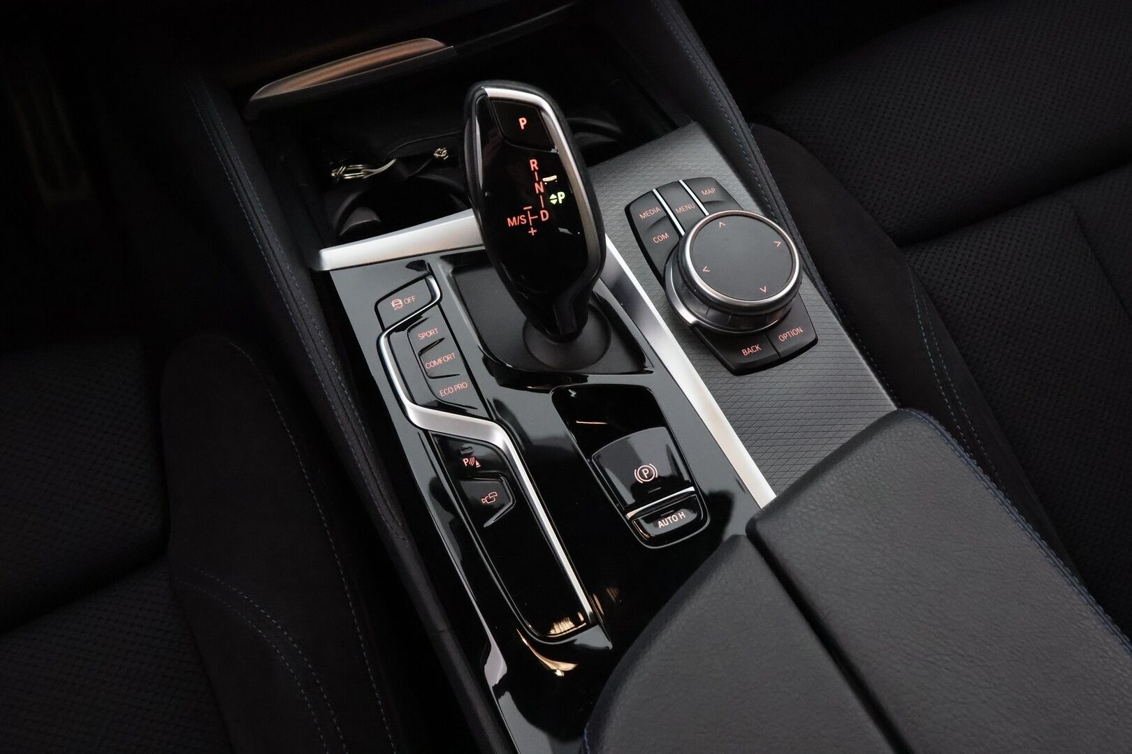BMW 520 2021 G31 M-Sport A xDrive - 3,99 % KORKOTARJOUS TÄHÄN AUTOON 31.8. ASTI! - Suomi-auto / Webasto / Harman&Kardon / 360° Kamera / Sporttipenkit