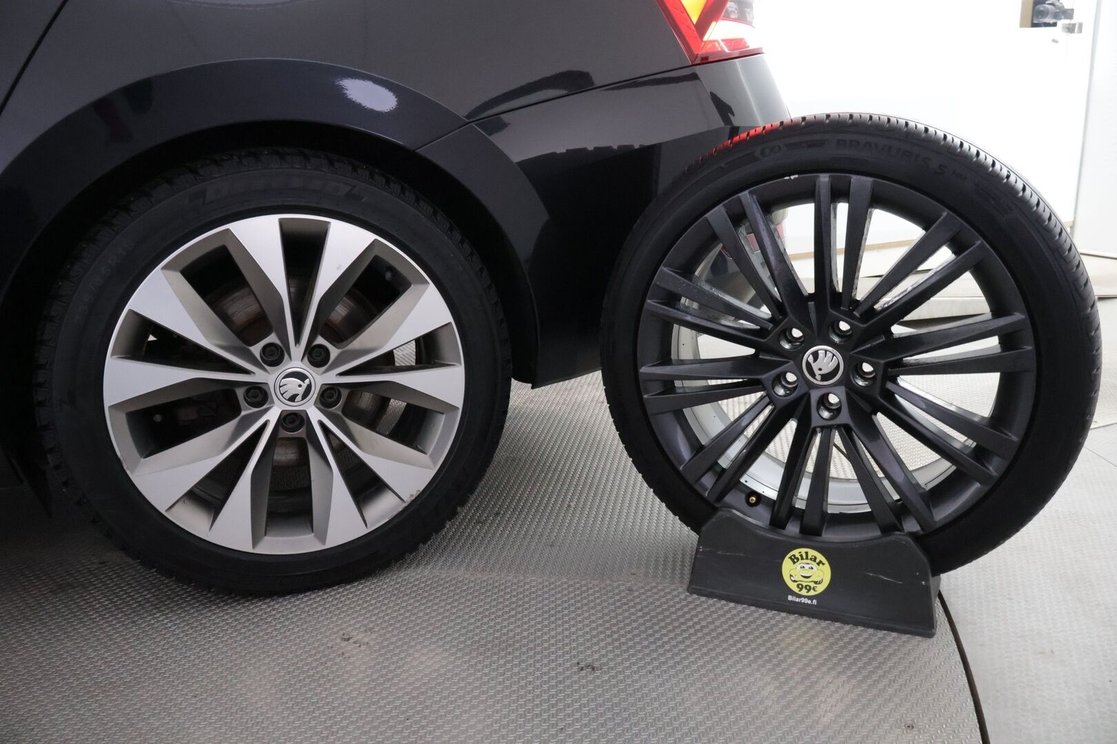 Skoda Superb 2021 1,4 TSI PHEV L&K iV DSG Autom. *Crystal LED / Canton / Ilmastoidut Muistinahat / ACC / Läm. tuulilasi+ratti / lasikatto* - SOH 94,5% / Suomi-auto / 2x renkaat - HULLUT JOULUT KORKOTARJOUS 2,49% 