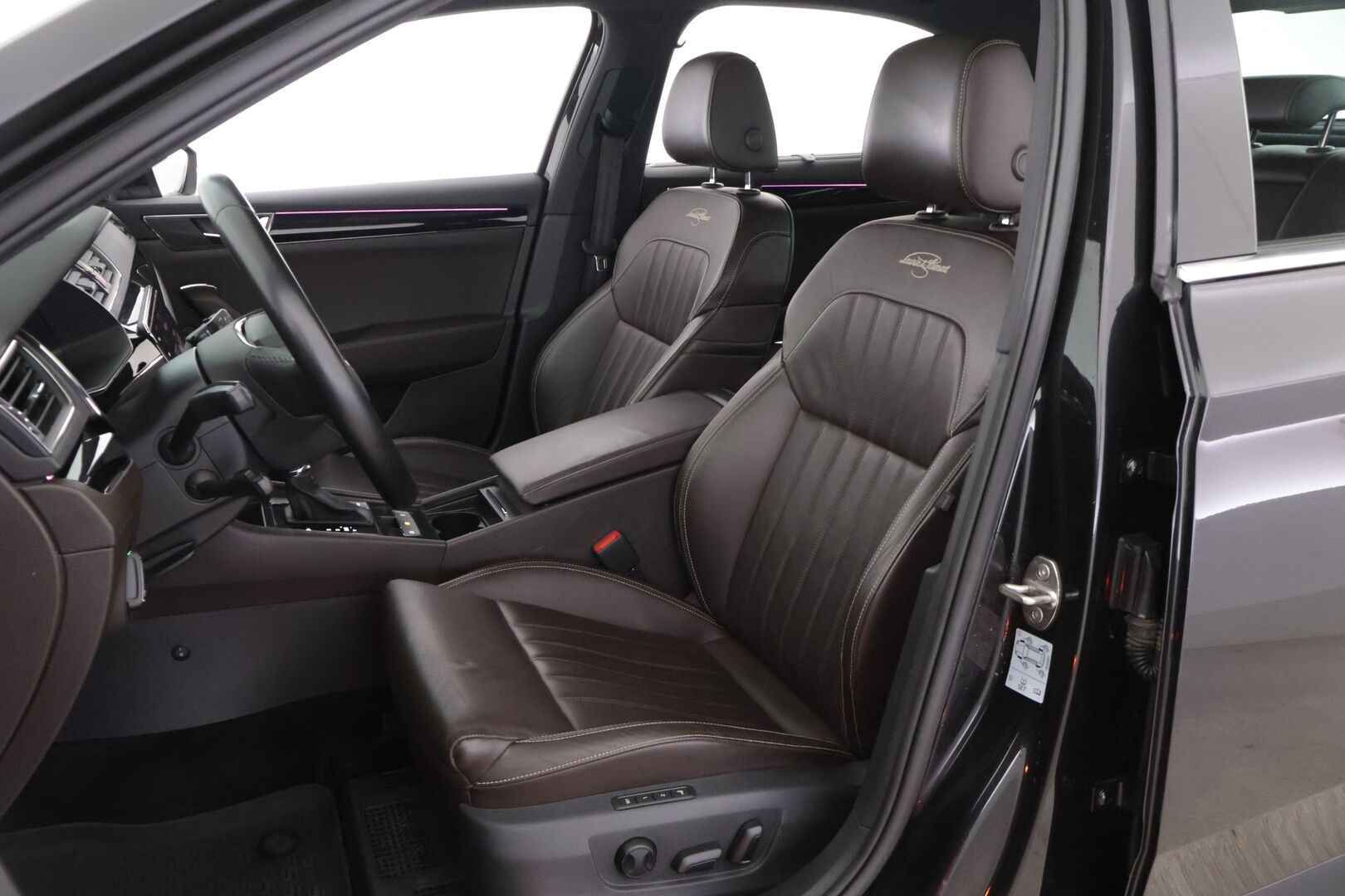 Skoda Superb 2021 1,4 TSI PHEV L&K iV DSG Autom. *Crystal LED / Canton / Ilmastoidut Muistinahat / ACC / Läm. tuulilasi+ratti / lasikatto* - SOH 94,5% / Suomi-auto / 2x renkaat - HULLUT JOULUT KORKOTARJOUS 2,49% 