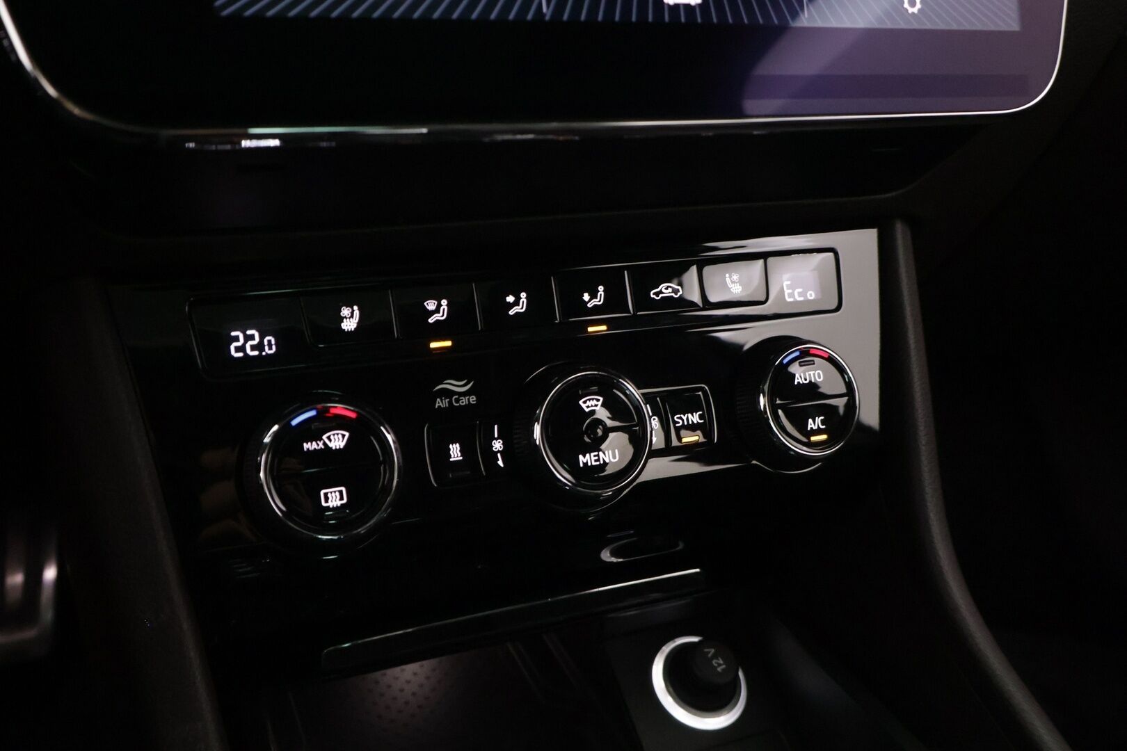 Skoda Superb 2021 1,4 TSI PHEV L&K iV DSG Autom. *Crystal LED / Canton / Ilmastoidut Muistinahat / ACC / Läm. tuulilasi+ratti / lasikatto* - SOH 94,5% / Suomi-auto / 2x renkaat - HULLUT JOULUT KORKOTARJOUS 2,49% 