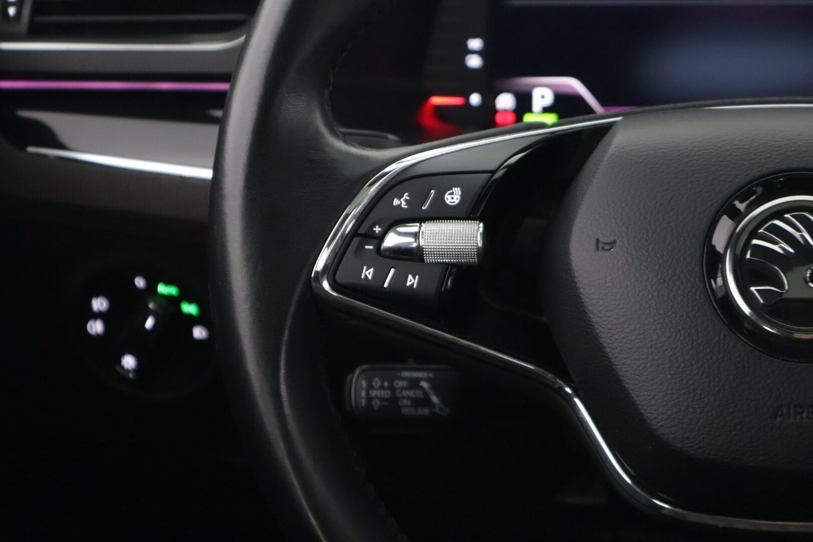 Skoda Superb 2021 1,4 TSI PHEV L&K iV DSG Autom. *Crystal LED / Canton / Ilmastoidut Muistinahat / ACC / Läm. tuulilasi+ratti / lasikatto* - SOH 94,5% / Suomi-auto / 2x renkaat - HULLUT JOULUT KORKOTARJOUS 2,49% 