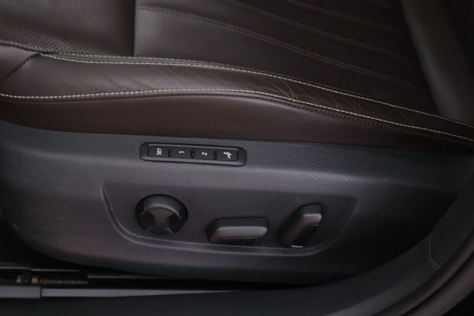 Skoda Superb 2021 1,4 TSI PHEV L&K iV DSG Autom. *Crystal LED / Canton / Ilmastoidut Muistinahat / ACC / Läm. tuulilasi+ratti / lasikatto* - SOH 94,5% / Suomi-auto / 2x renkaat - HULLUT JOULUT KORKOTARJOUS 2,49% 