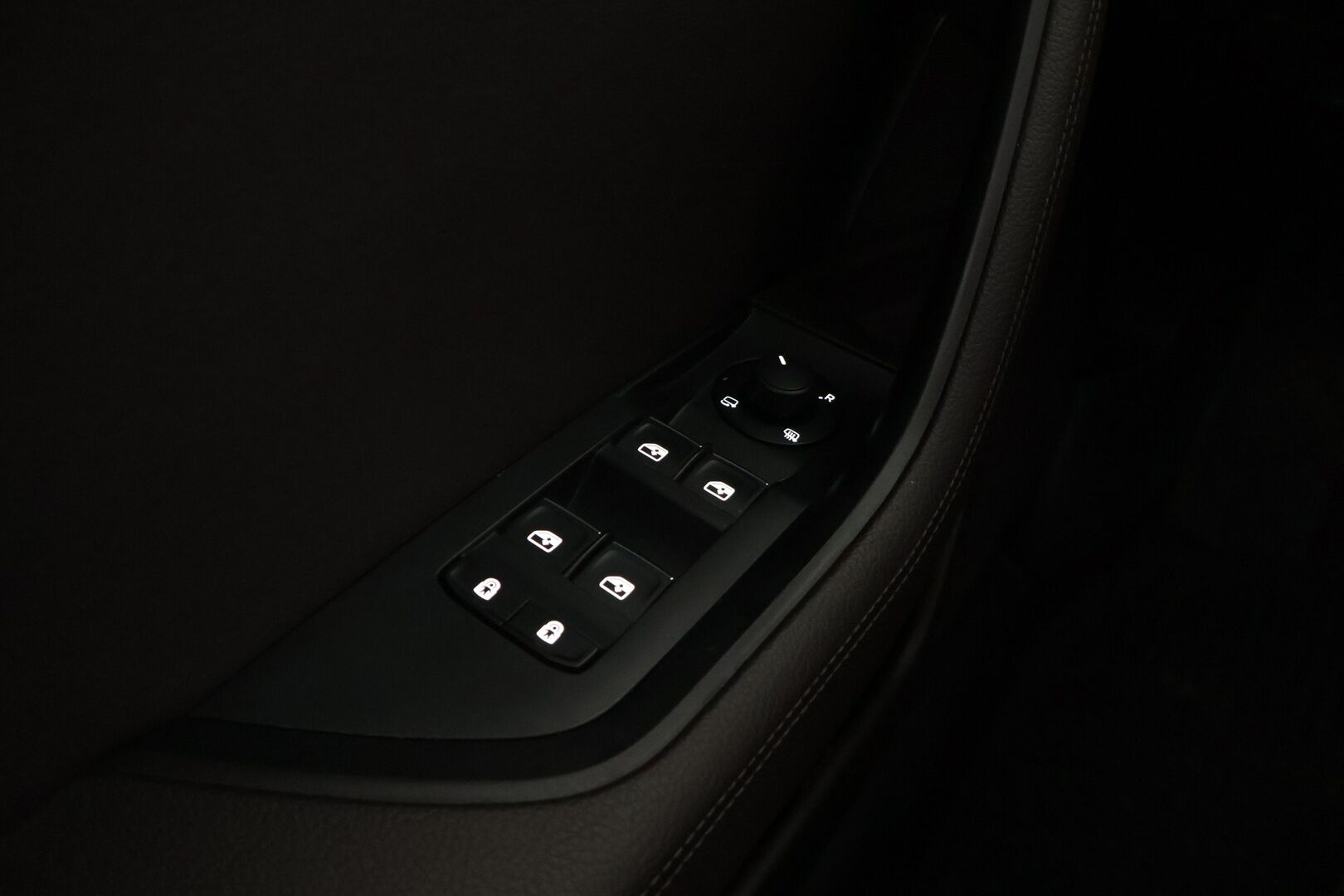 Skoda Superb 2021 1,4 TSI PHEV L&K iV DSG Autom. *Crystal LED / Canton / Ilmastoidut Muistinahat / ACC / Läm. tuulilasi+ratti / lasikatto* - SOH 94,5% / Suomi-auto / 2x renkaat - HULLUT JOULUT KORKOTARJOUS 2,49% 