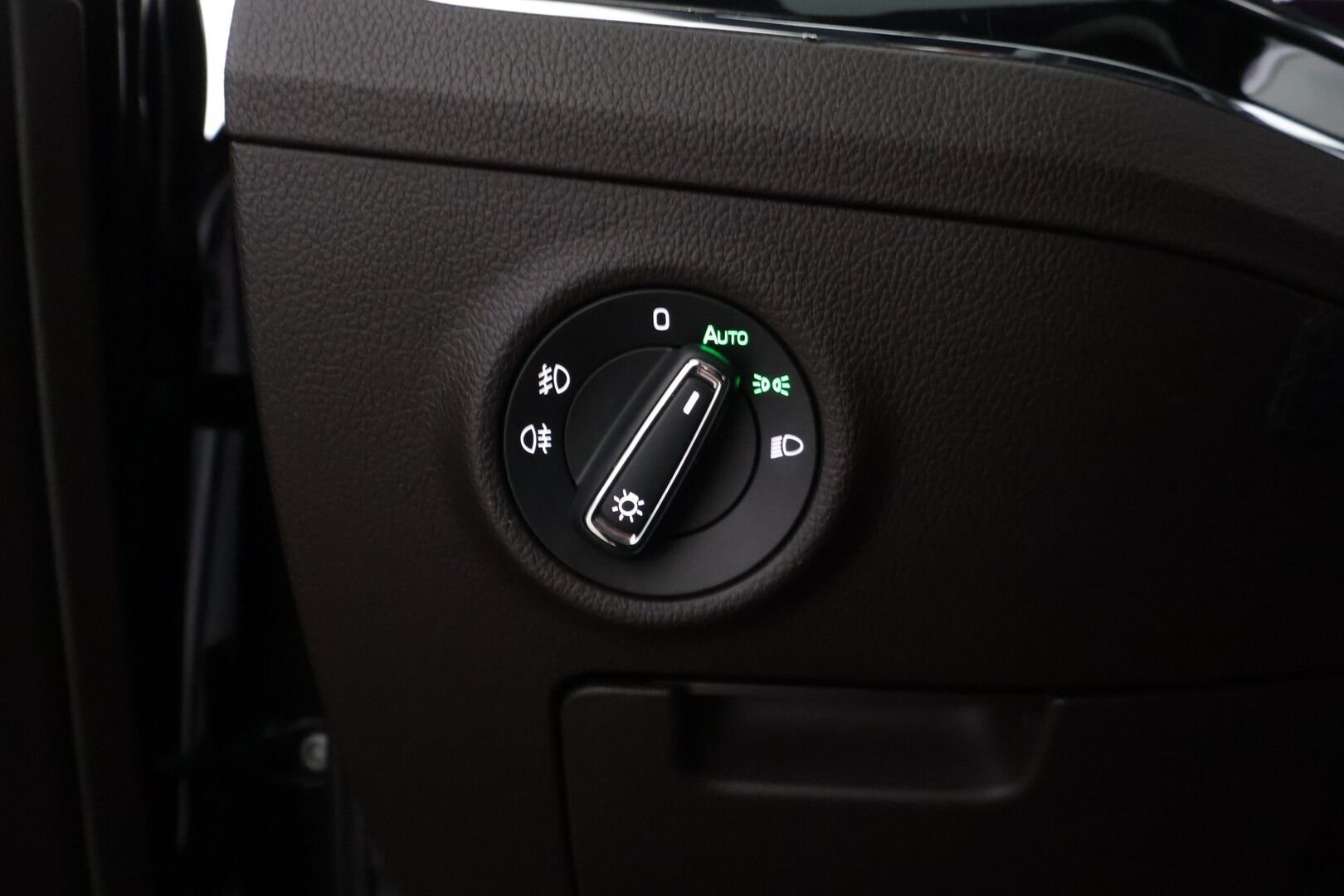 Skoda Superb 2021 1,4 TSI PHEV L&K iV DSG Autom. *Crystal LED / Canton / Ilmastoidut Muistinahat / ACC / Läm. tuulilasi+ratti / lasikatto* - SOH 94,5% / Suomi-auto / 2x renkaat - HULLUT JOULUT KORKOTARJOUS 2,49% 