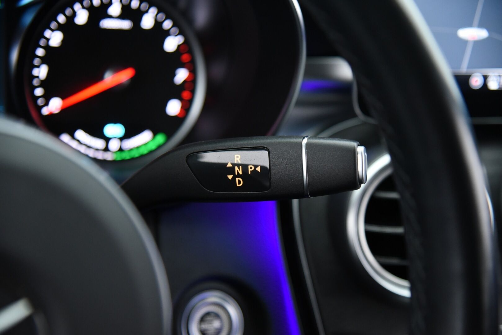 Mercedes-Benz C 2020 300 e T A Business AMG Edition EQ Power / Burmester /  P-kamera / Night paketti / LED / Ambiente / - AMG Sisä- ja ulkopaketilla / Sähk. takaluukku / Apple & Android /