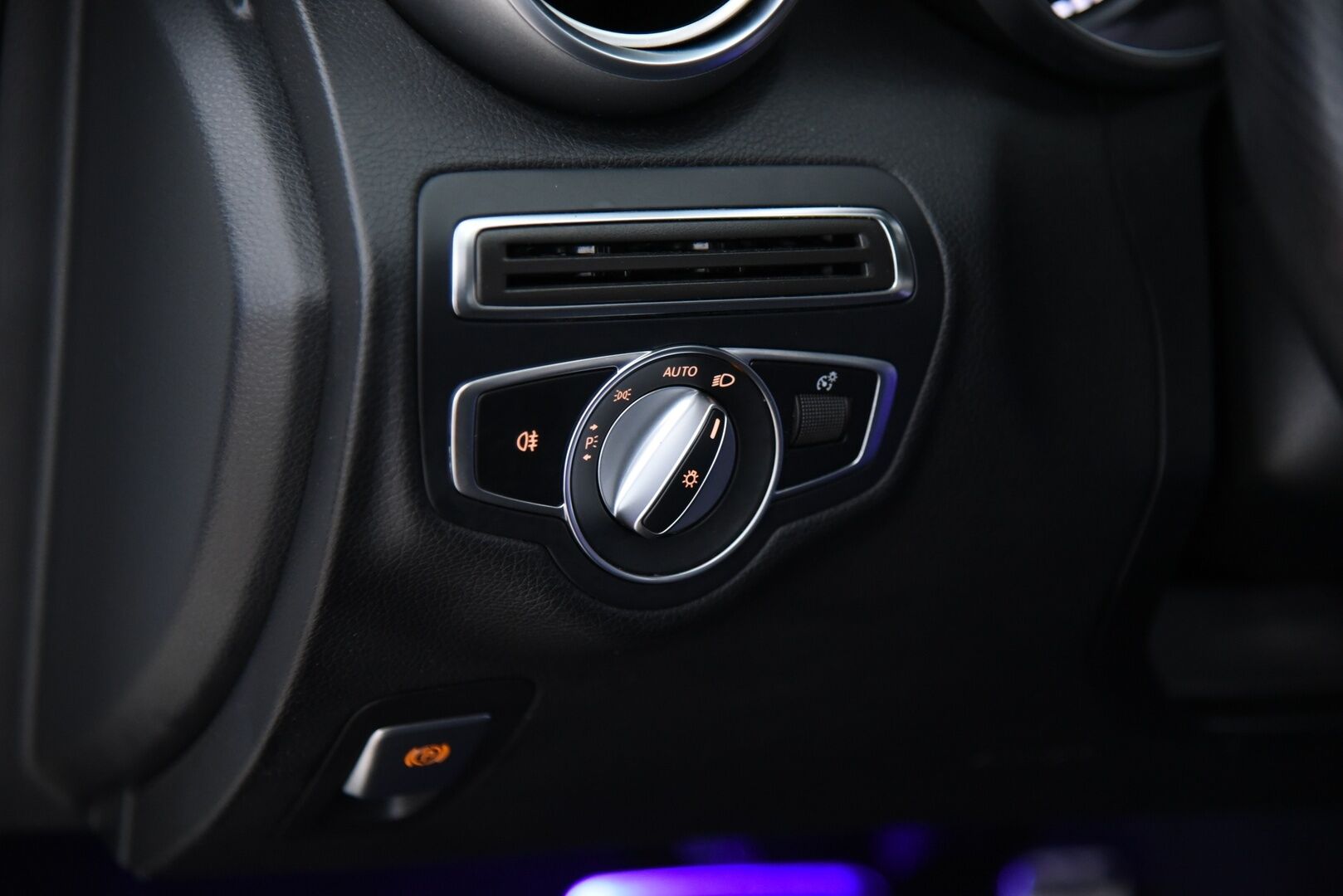 Mercedes-Benz C 2020 300 e T A Business AMG Edition EQ Power / Burmester /  P-kamera / Night paketti / LED / Ambiente / - AMG Sisä- ja ulkopaketilla / Sähk. takaluukku / Apple & Android /