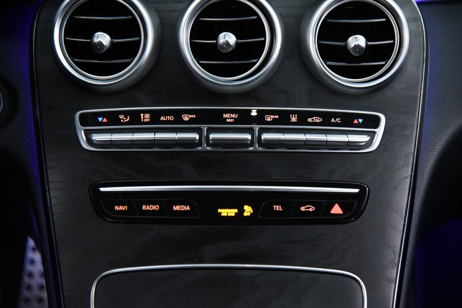 Mercedes-Benz C 2020 300 e T A Business AMG Edition EQ Power * Burmester /  P-kamera / Night paketti / LED / Ambiente * - AMG Sisä- ja ulkopaketilla / Sähk. takaluukku / Apple & Android 