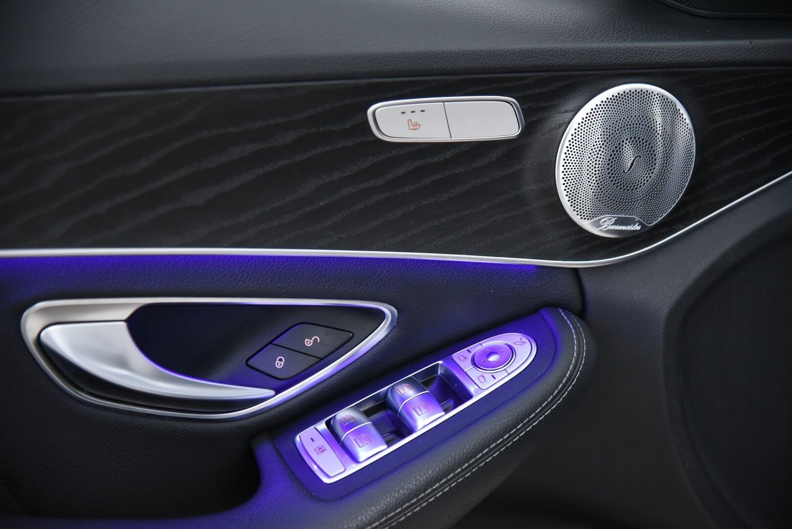 Mercedes-Benz C 2020 300 e T A Business AMG Edition EQ Power * Burmester /  P-kamera / Night paketti / LED / Ambiente * - AMG Sisä- ja ulkopaketilla / Sähk. takaluukku / Apple & Android 