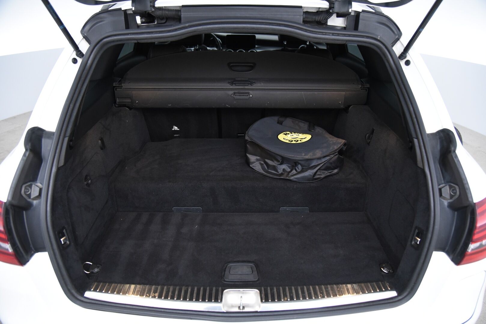 Mercedes-Benz C 2020 300 e T A Business AMG Edition EQ Power / Burmester /  P-kamera / Night paketti / LED / Ambiente / - AMG Sisä- ja ulkopaketilla / Sähk. takaluukku / Apple & Android /