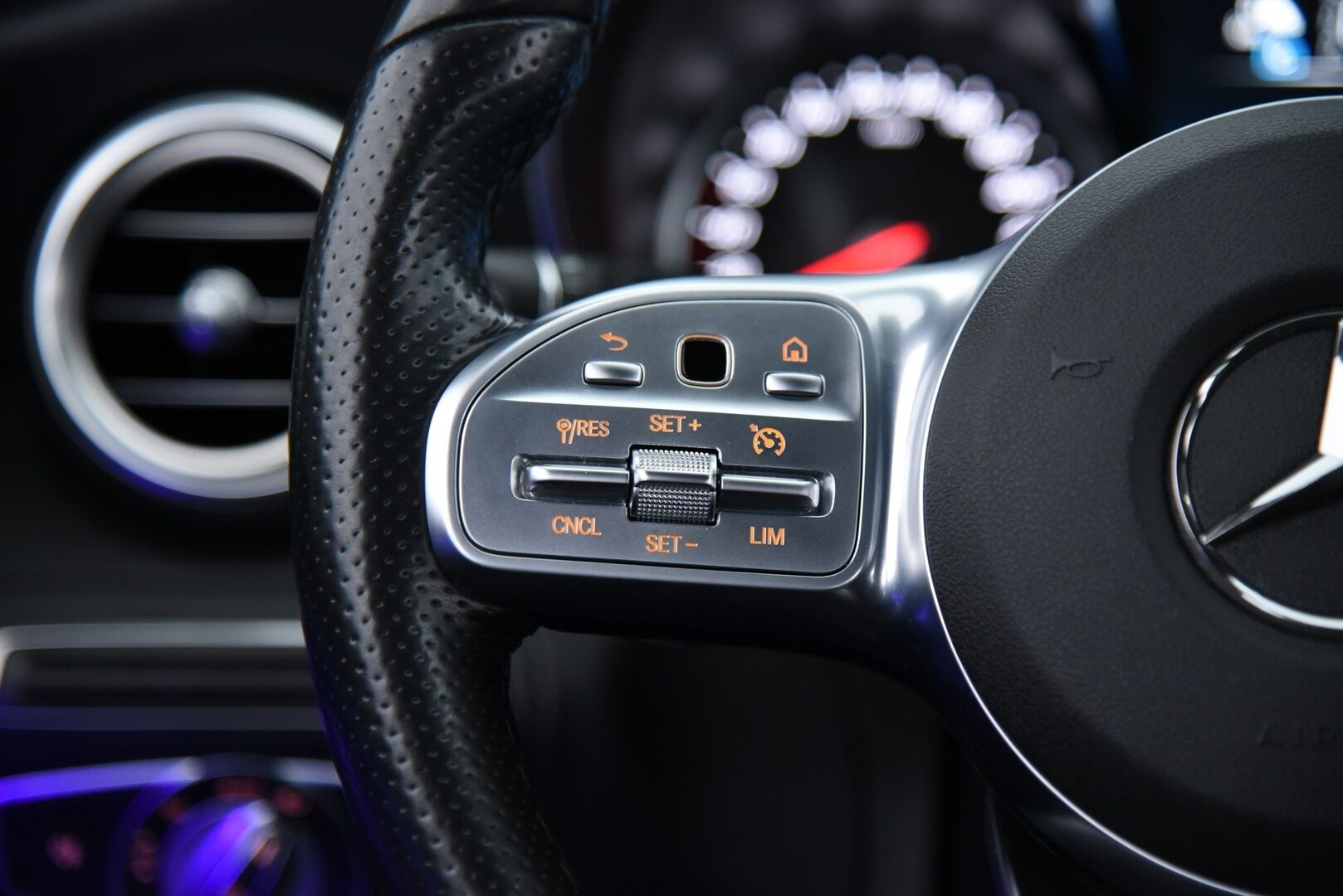 Mercedes-Benz C 2020 300 e T A Business AMG Edition EQ Power / Burmester /  P-kamera / Night paketti / LED / Ambiente / - AMG Sisä- ja ulkopaketilla / Sähk. takaluukku / Apple & Android /