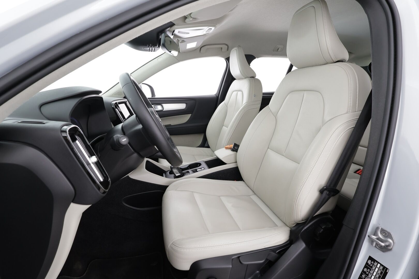 Volvo XC40 2021 T5 TwE Business Inscription Expression aut * ACC / 360° / LED / Navi / Webasto / Vaaleat nahat / KeylessGo / BLIS / H&K * - 1.Om Suomi-auto / Kahdet renkaat aluvanteilla / Merkkihuollettu - HULLUT BLACKWEEK JATKOT - KORKOTARJOUS 2,49%