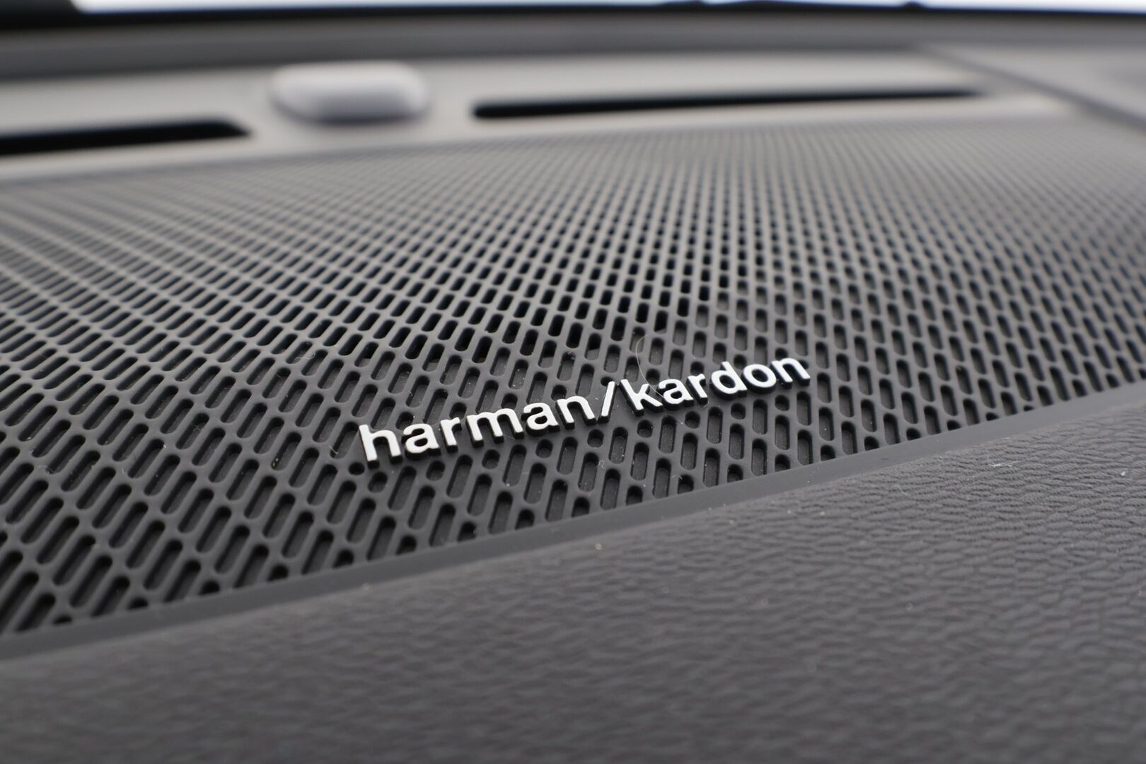 Volvo XC40 2021 T5 TwE Business Inscription Expression aut * ACC / 360° / LED / Navi / Webasto / Vaaleat nahat / KeylessGo / BLIS / H&K * - 1.Om Suomi-auto / Kahdet renkaat aluvanteilla / Merkkihuollettu - HULLUT BLACKWEEK JATKOT - KORKOTARJOUS 2,49%