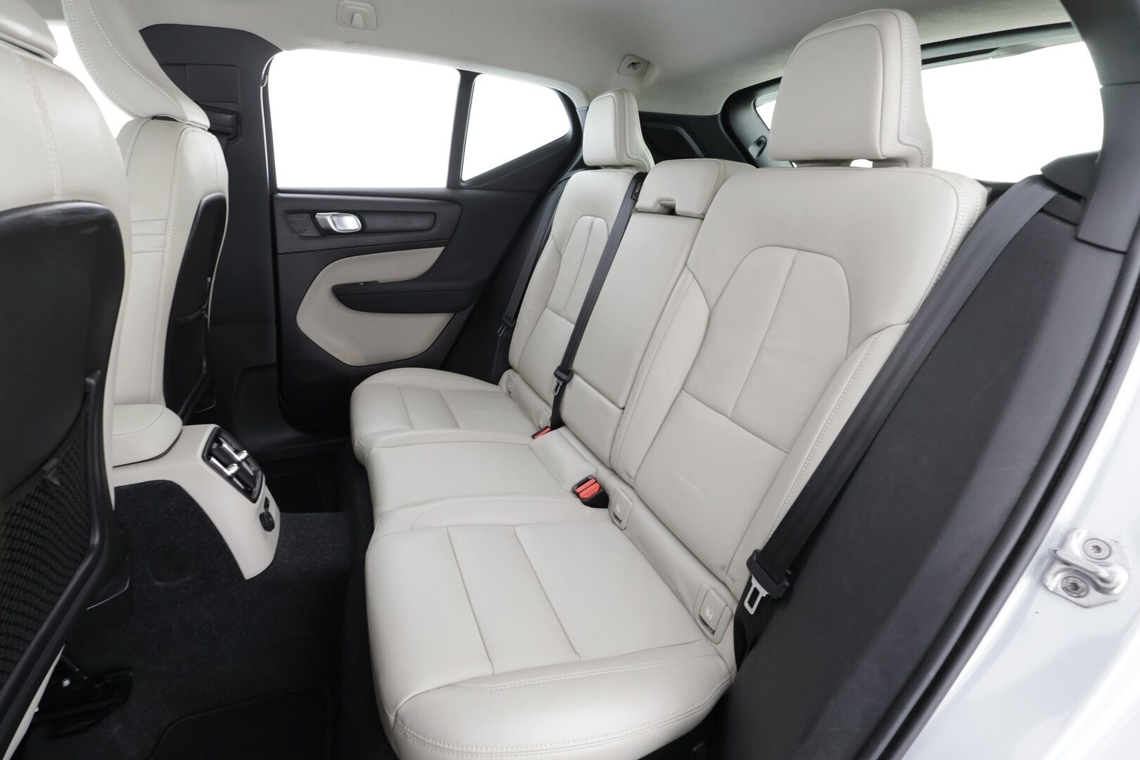 Volvo XC40 2021 T5 TwE Business Inscription Expression aut * ACC / 360° / LED / Navi / Webasto / Vaaleat nahat / KeylessGo / BLIS / H&K * - 1.Om Suomi-auto / Kahdet renkaat aluvanteilla / Merkkihuollettu - HULLUT BLACKWEEK JATKOT - KORKOTARJOUS 2,49%