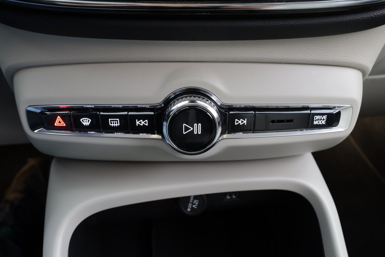 Volvo XC40 2021 T5 TwE Business Inscription Expression aut * ACC / 360° / LED / Navi / Webasto / Vaaleat nahat / KeylessGo / BLIS / H&K * - 1.Om Suomi-auto / Akku kuntotarkastettu / Kahdet renkaat aluvanteilla / Merkkihuollettu