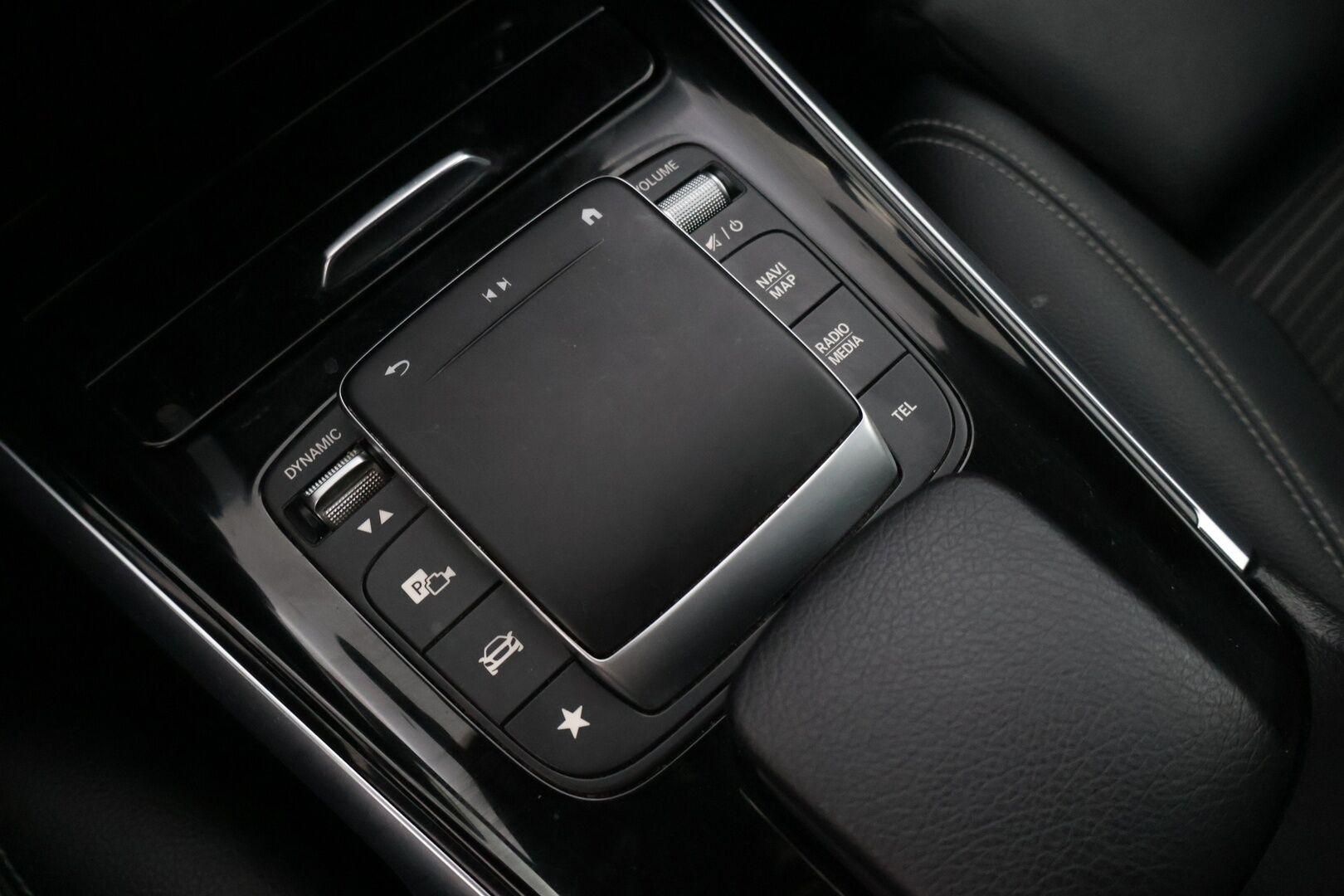 Mercedes-Benz GLB 2021 200 d A Business * / Alv. / Vetokoukku / Sähkökontti / Pkamera / Tutkat / Vakkari / Sport-penkit - 3,99 % KORKOTARJOUS TÄHÄN AUTOON - Hieno alvillinen & ryhdikäs Mercedes 