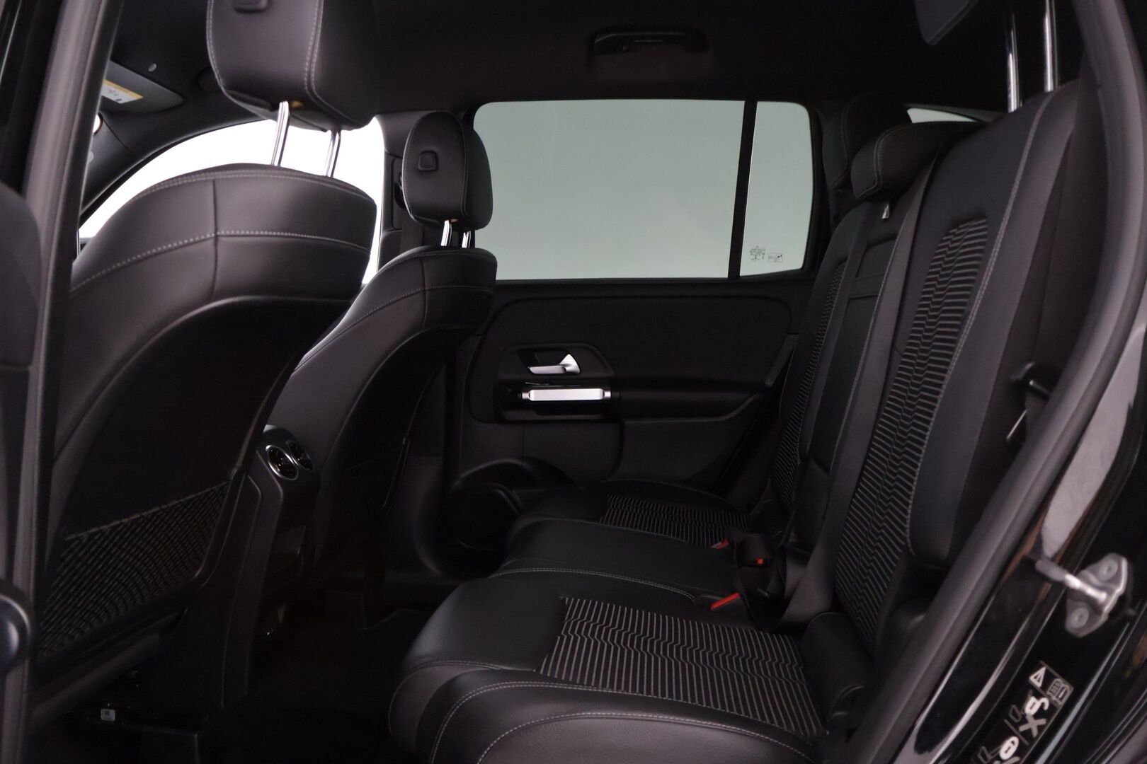 Mercedes-Benz GLB 2021 200 d A Business * / Alv. / Vetokoukku / Sähkökontti / Pkamera / Tutkat / Vakkari / Sport-penkit - 3,99 % KORKOTARJOUS TÄHÄN AUTOON - Hieno alvillinen & ryhdikäs Mercedes 