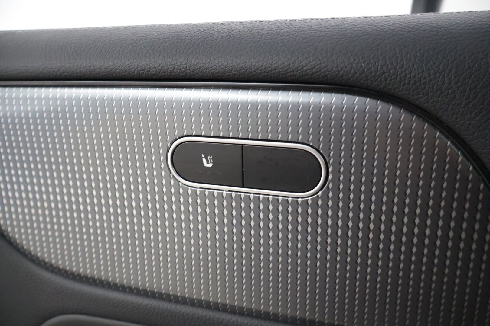 Mercedes-Benz GLB 2021 200 d A Business * / Alv. / Vetokoukku / Sähkökontti / Pkamera / Tutkat / Vakkari / Sport-penkit - 3,99 % KORKOTARJOUS TÄHÄN AUTOON - Hieno alvillinen & ryhdikäs Mercedes 