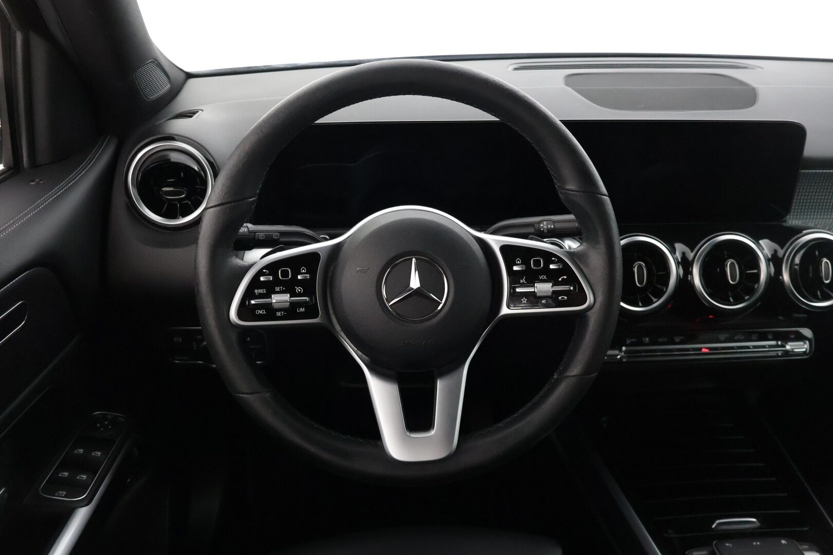 Mercedes-Benz GLB 2021 200 d A Business * / Alv. / Vetokoukku / Sähkökontti / Pkamera / Tutkat / Vakkari / Sport-penkit - 3,99 % KORKOTARJOUS TÄHÄN AUTOON - Hieno alvillinen & ryhdikäs Mercedes 
