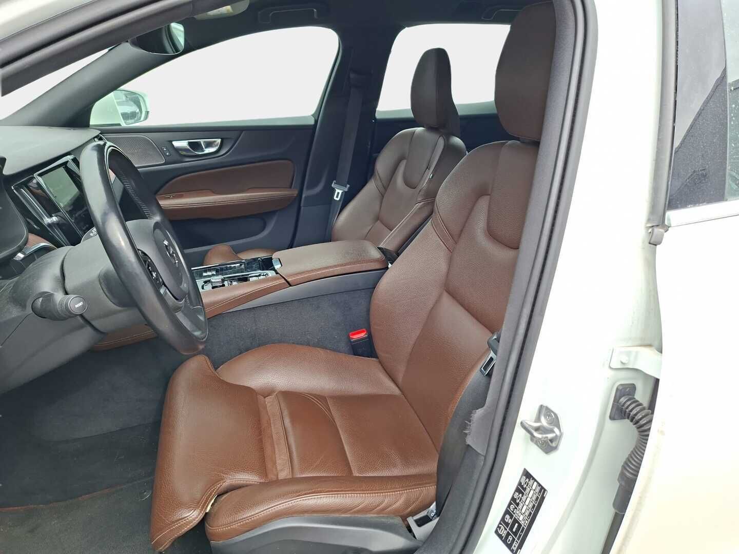 Volvo V60 2021 T8 TwE AWD Inscription aut - Huippusiisti Suomi-auto | Pilot Assist | ACC | Täydellinen merkkiliikkeen huoltokirja | Vetokoukku | 2x renkaat ja vanteet | Polestar Performance | Lisälämmitin | Nahkasisusta | Vetokoukku