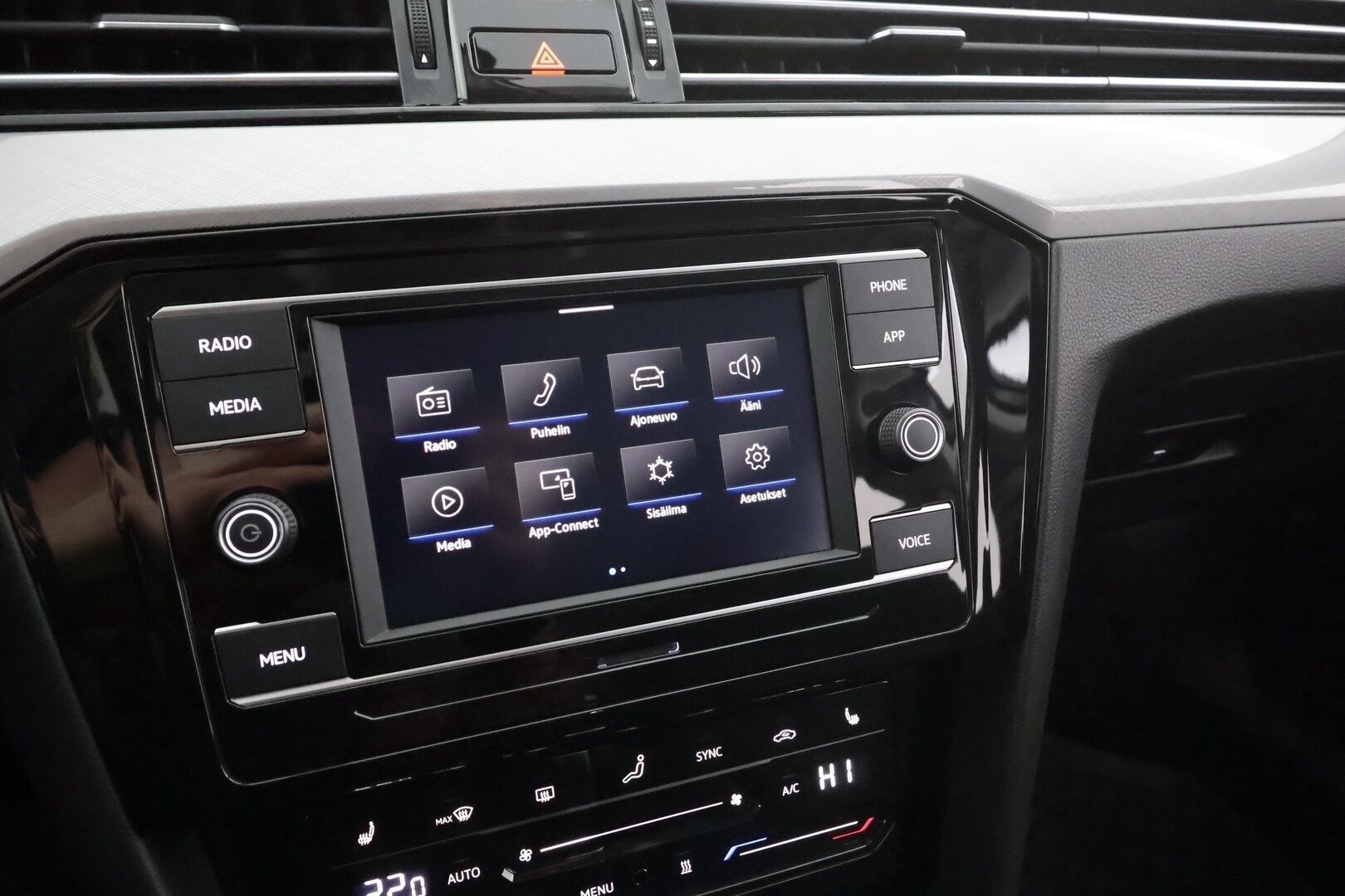 Volkswagen Passat 2021 Variant Comfort 2,0 TDI EVO SCR 110 kW DSG * ACC / Webasto / LED / Osasähköpenkki / Apple&Android * - 1.Om Suomi-auto / Merkkihuollettu / Kahdet renkaat