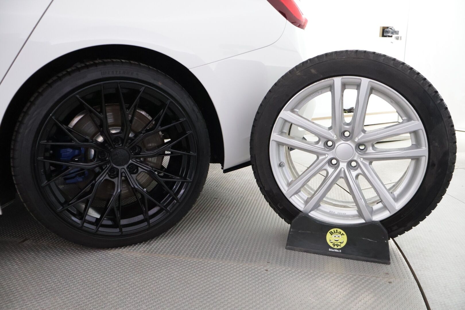 BMW 330 2021 G21 Touring 330e xDrive A Charged Edition M Sport - Vakkari / Koukku / P-kamera / HiFi / Nahka-alcantara Sporttipenkit / 2x renkaat / Apple&Android / - HULLU BLACKWEEK KORKOTARJOUS 2,49%