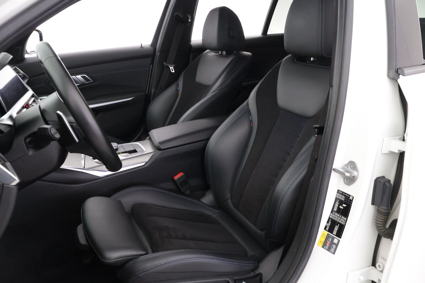 BMW 330 2021 G21 Touring 330e xDrive A Charged Edition M Sport - Vakkari / Koukku / P-kamera / HiFi / Nahka-alcantara Sporttipenkit / 2x renkaat / Apple&Android / - HULLU BLACKWEEK KORKOTARJOUS 2,49%