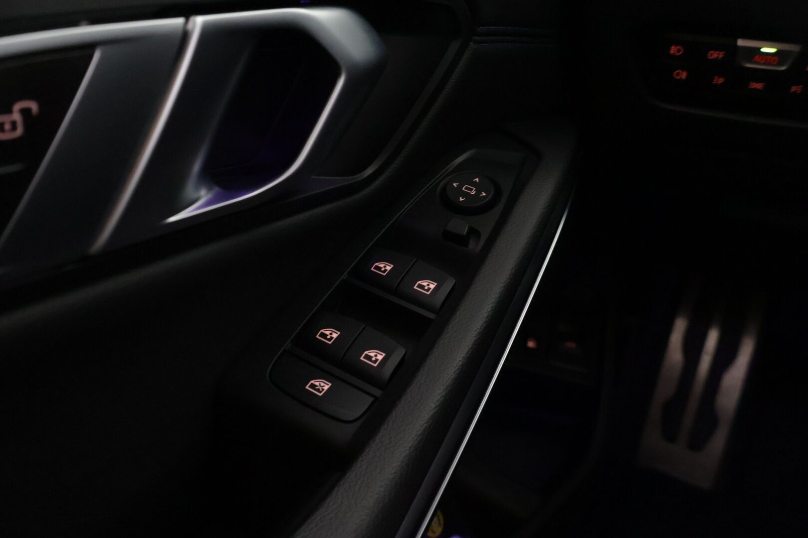 BMW 330 2021 G21 Touring 330e xDrive A Charged Edition M Sport - Vakkari / Koukku / P-kamera / HiFi / Nahka-alcantara Sporttipenkit / 2x renkaat / Apple&Android / - HULLU BLACKWEEK KORKOTARJOUS 2,49%